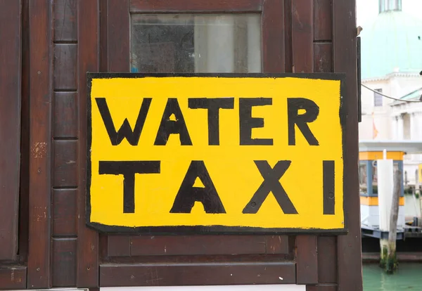 Großes Yekllow Schild Mit Der Aufschrift Water Taxi Zum Transport — Stockfoto