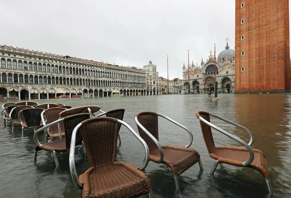 Cadeiras Café Livre Praça Totalmente Inundada São Marcos Veneza Itália — Fotografia de Stock