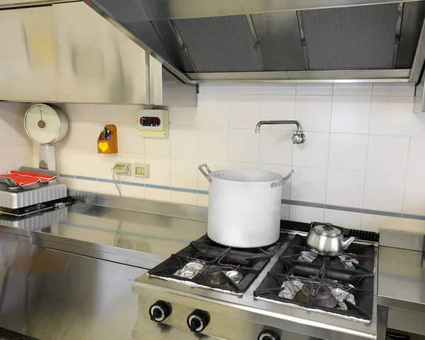 Interior Cocina Industrial Con Estufa Acero Inoxidable Gran Cacerola Aluminio — Foto de Stock