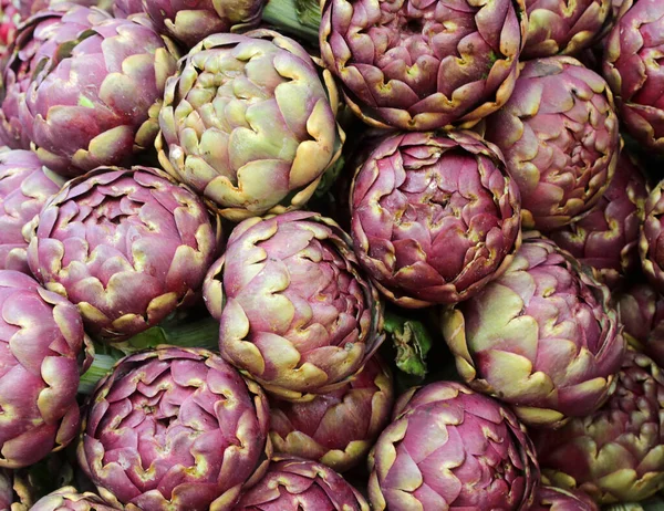 Gros Artichauts Verts Vente Dans Stand Marchand Légumes Marché — Photo