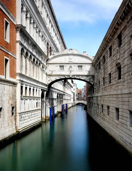 Famous Bridge Sighs Venice Italy Photographed Long Exposure Technique Makes — Stock Photo, Image