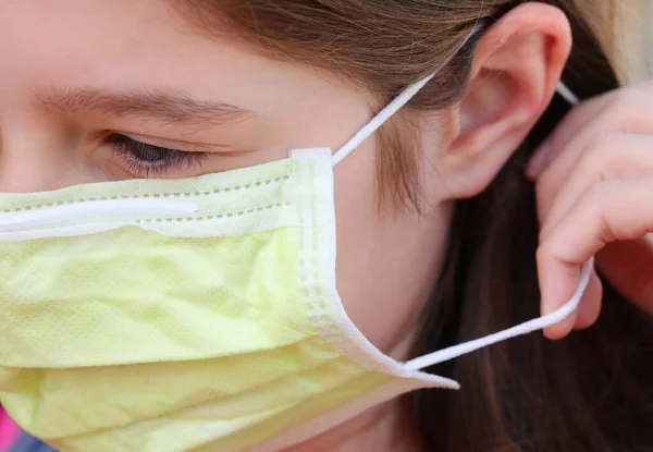 Child Properly Wearing Green Surgical Mask Elastic Ear Protection Deadly — Stock Photo, Image