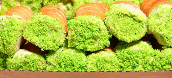 Γλυκά Πράσινα Φιστίκια Προς Πώληση Στο Ζαχαροπλαστείο — Φωτογραφία Αρχείου