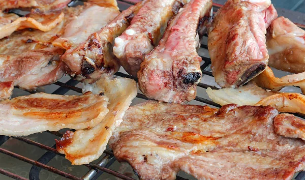 Gekochtes Gegrilltes Schweinefleisch Mit Rippchen Und Geräuchertem Speck — Stockfoto