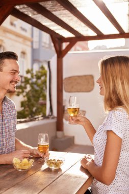 Mutlu çiftimiz bazı içecekler sahip