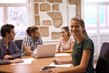 Oturum beyin fırtınası genç profesyoneller