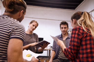 Gençler motivasyon toplantısı sırasında