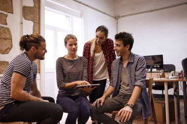 takım birbirleri ile fikir paylaşımı