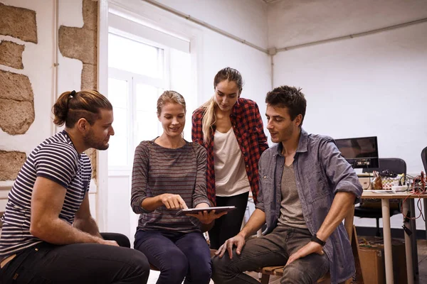 takım birbirleri ile fikir paylaşımı