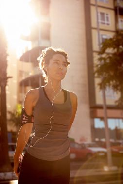 Kadın jogger bacak germe