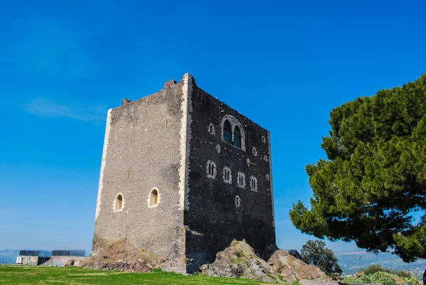 Norman Paterno Ortaçağ kalesinde. Sicilya