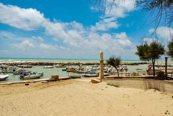Montalbano Punta Secca de denetçisi plaj. Ragusa