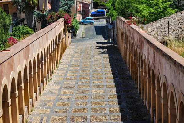 On sekizinci yüzyıla merdiven Paterno içinde. Sicilya