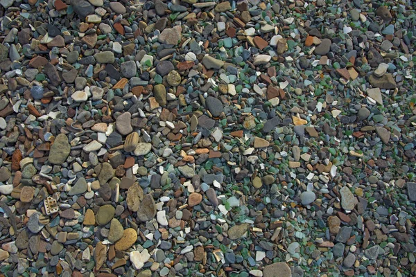 Meeresküste in Steinen und glattem Glas — Stockfoto