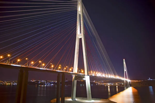 Bay Bridge at night. the lights on the water. — Stock Photo, Image