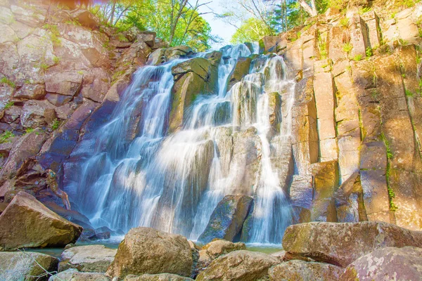 A beautiful waterfall in the forest. Wildlife, waterfalls in a deserted forest. taiga. — Stock Photo, Image