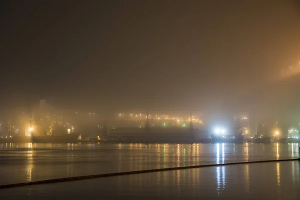 Bridge in the fog, over the Bay. — Stock Photo, Image