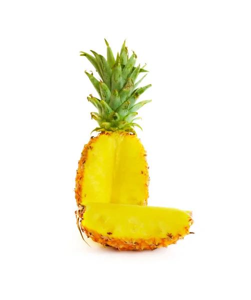 Érett ananász, fehér háttér, ananász, elszigetelt háttér — Stock Fotó