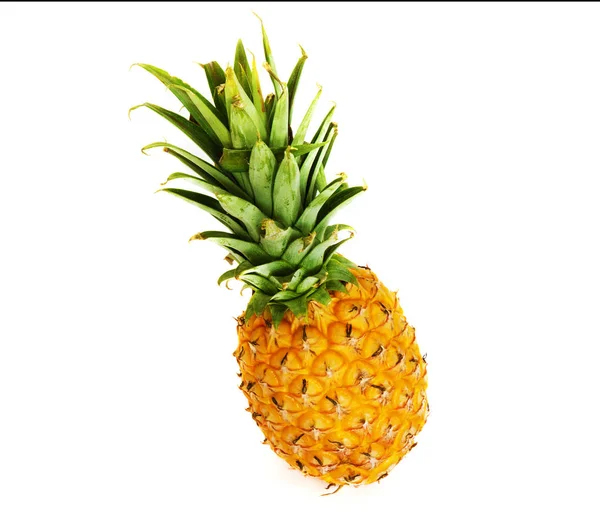 Rijpe ananas op witte achtergrond, ananas op geïsoleerde achtergrond — Stockfoto