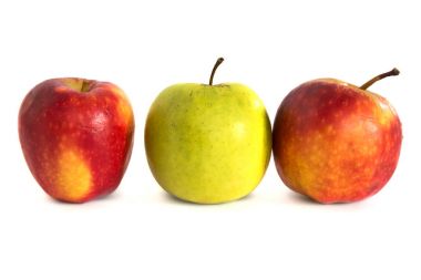 Beyaz bir arka planda, olgun elma izole, 