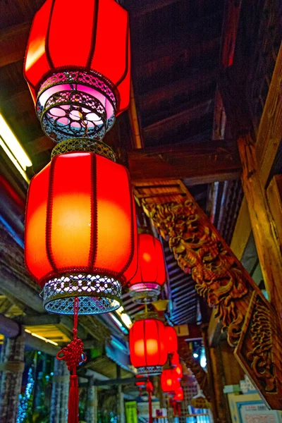 Красивые Красные Фонари Китае Ночная Улица Украшена Фонарями Азия — стоковое фото