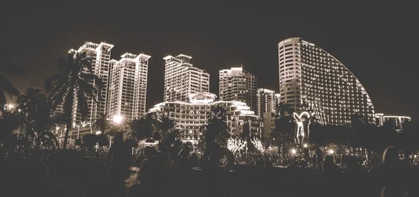 Noche Ciudad Sanya Todas Las Luces Luces Brillantes Adornan Edificio — Foto de Stock