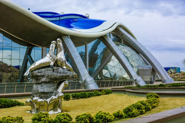 Acuario en la isla rusa, el acuario más grande . — Foto de Stock