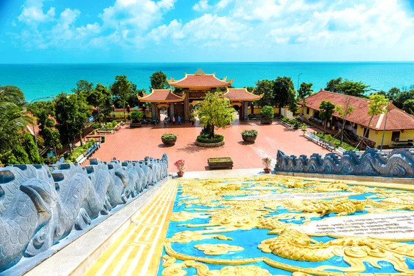 Vietnam 'daki büyük, güzel tapınak, Phu Quoc adası.. — Stok fotoğraf