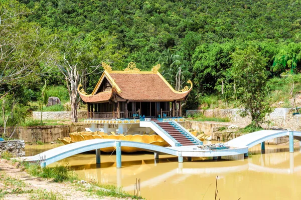 베트남의 거대하고 아름다운 신전,푸 퀘 크 섬. — 스톡 사진