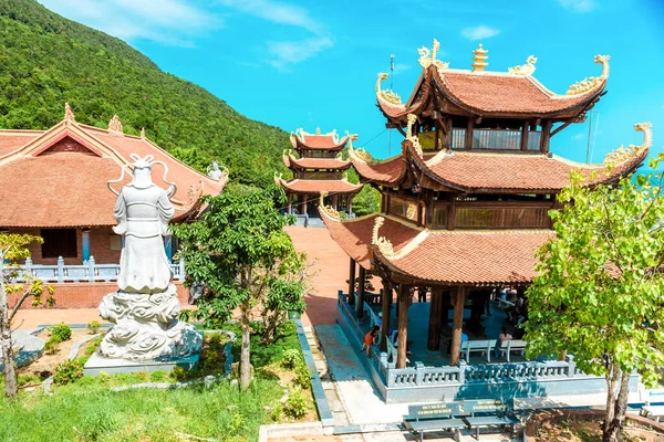 Vietnam 'daki büyük, güzel tapınak, Phu Quoc adası..