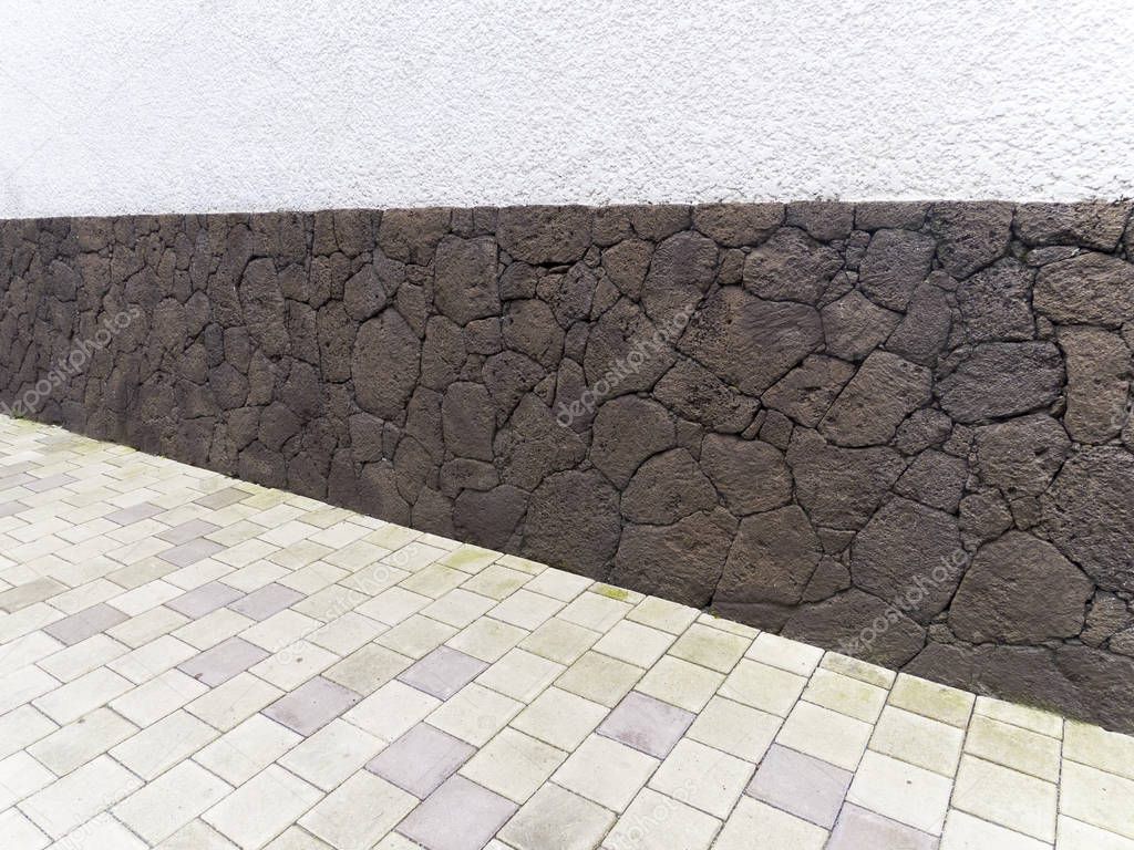 Pared de Piedra desde diferentes ngulos, con cemento blanco y piso de ladrillos grises