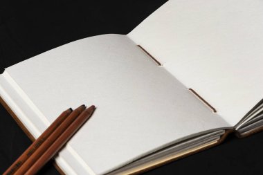 Cuaderno de hojas para pintar con carboncillo o acuarela con mucha textura y ey muy grueso