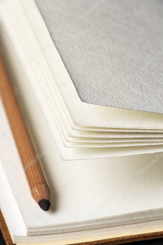 Cuaderno de hojas para pintar con carboncillo o acuarela con mucha textura y papel muy grueso