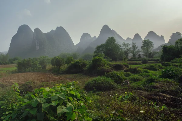 中国名山和雾 — 图库照片