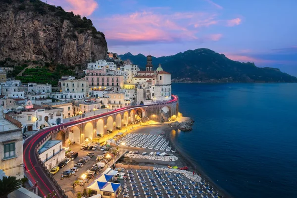 Atrani ve günbatımı