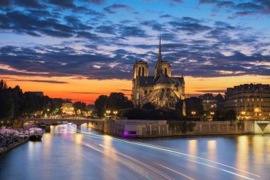 Notre Dame ve günbatımı