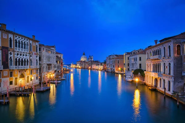 ヴェネツィアの夜・青の時間 — ストック写真