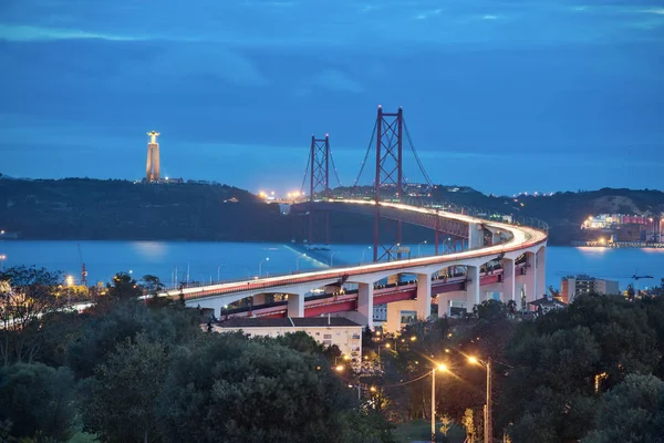 Vinte e Cinco de Abril Bridge — Stock Photo, Image