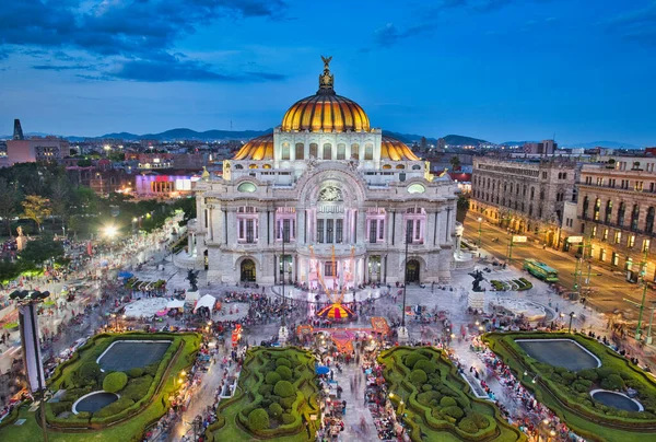 Foto Istana Bellas Artes Kota Meksiko Pada Jam Biru — Stok Foto