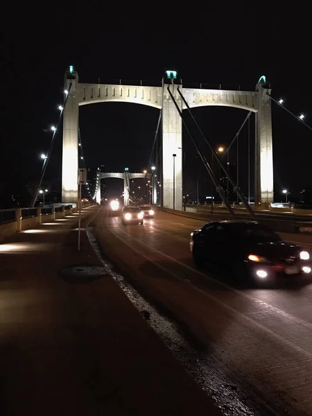 Міст нічний рух — стокове фото