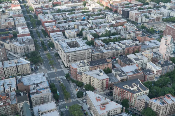 Ίδρυση Αεροφωτογραφία της περιοχής γειτονιά borough τυπική πόλη της Νέας Υόρκης κατά τη διάρκεια της ημέρας. — Φωτογραφία Αρχείου