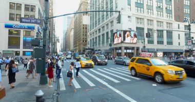 Yükü geniş görüntülemek meşgul Manhattan kesişimi