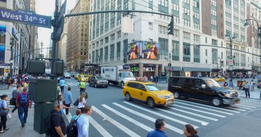 Ek yükü geniş meşgul Manhattan kavşak sırasında sabah acele saat gidip göster. 