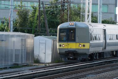 Yoğun bir genel tren seyahat Bitirim gidip sırasında yüksek hızda getirmek yolcu son istasyon hedef için güvenli bir şekilde