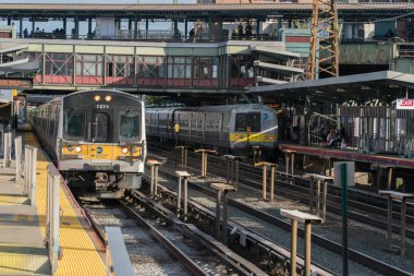 Long Island demiryolu tren yolcuları evden seyahat ve saatinde çalışmak