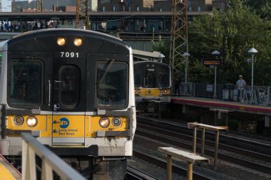 Queens Ny peronda yolcu seyahat Manhattan'a Long Island demiryolu tren durağında