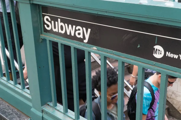 Entrée des escaliers du métro NYC — Photo