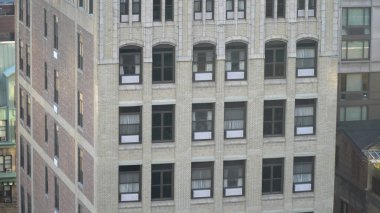 Dış bina New York şehir tarzı genel daire veya ofis binası yukarı gün boyunca yukarıdan çekim.