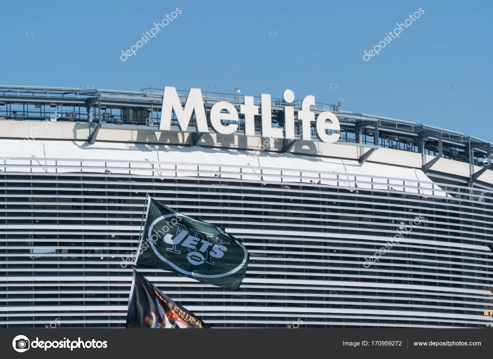 New York Jets Football Team Flag Waves In Wind During Parking Lot Tailgate Outside Metlife Stadium Before Season Game Stock Editorial Photo C Brandonkleinvideo 170959272
