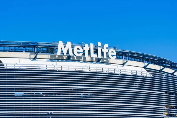 Metlife Stadium segno costruzione sponsor pubblicità al di fuori della facciata arena di calcio per le squadre di New York Jets e Giants — Foto Stock